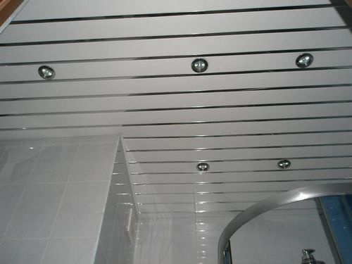 Алюминиевый потолок: в ванной, профиль, панели, фото, декоративные, как установить, монтаж сайдинга, из реек, отзывы, перфорированные, как делать, плиты декоративные
