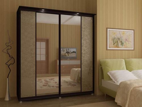 Двери шкаф-купе в спальню: распашные двери, фото вокруг, встроенный с зеркалом, дизайн 2 дверного