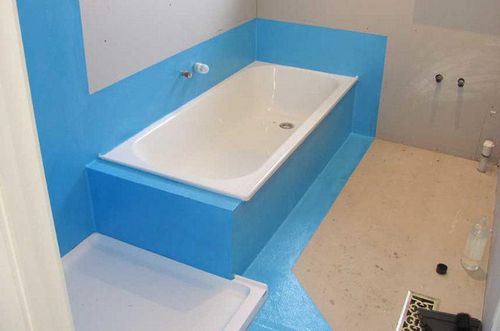 Гидроизоляция ванной комнаты: на стены как сделать нанесение, пола как делается герметизация, самоклеящаяся