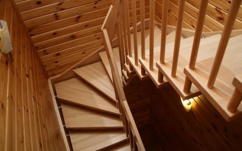 Готовые лестницы: на второй этаж, деревянные для дома, производитель Profi Hobby, входная серийная заготовка
