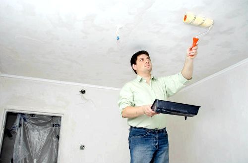 Как смыть побелку с потолка: чем быстро отмыть старую, как правильно это сделать - фото и видео-инструкция