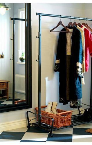 Напольные вешалки в прихожую (40 фото): оригинальные дизайнерские вешалки для верхней одежды в коридор, кованые и деревянные изделия