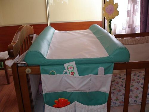 Пеленальный столик: Икеа стол-комод с матрасом, детский складной для пеленания ребенка, примеры откидного от стены