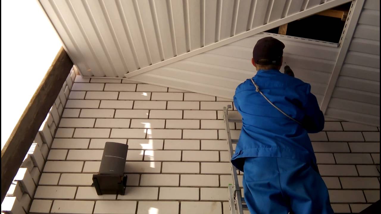Потолок из сайдинга: преимущества материала, особенности монтажа