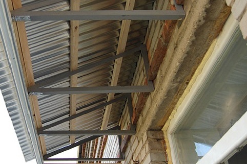 Потолок из сайдинга: преимущества материала, особенности монтажа