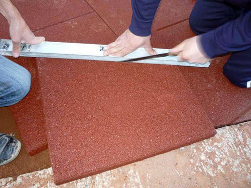 Резиновая плитка: укладка своими руками на бетонное основание, монтаж и технология, видео и преимущества
