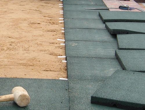 Резиновая плитка: укладка своими руками на бетонное основание, монтаж и технология, видео и преимущества