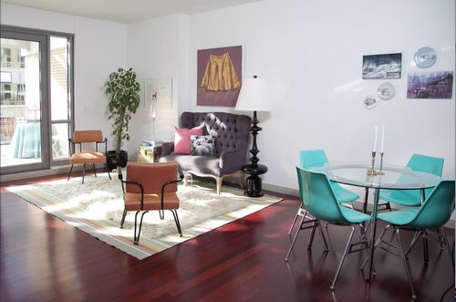 Стулья для гостиной (53 фото): стильные красивые мягкие изделия для зала с подлокотниками в стиле классика, элитные модели