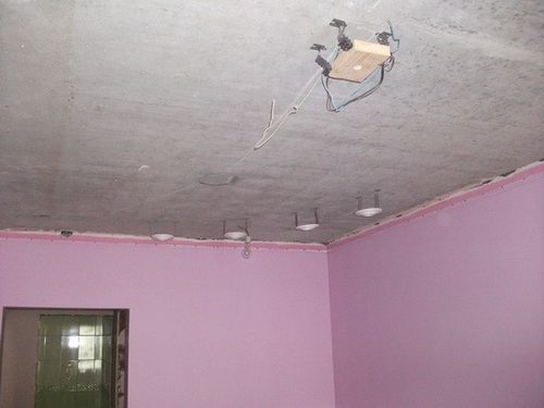 Установка и монтаж точечных светильников в натяжной потолок своими руками