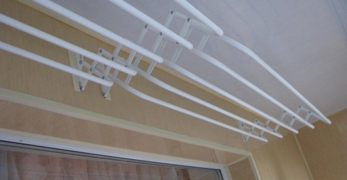 Веревки для белья на балкон: как повесить и натянуть, крепление