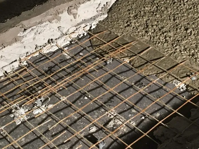 Армирующая сетка на основании для бетонного пола
