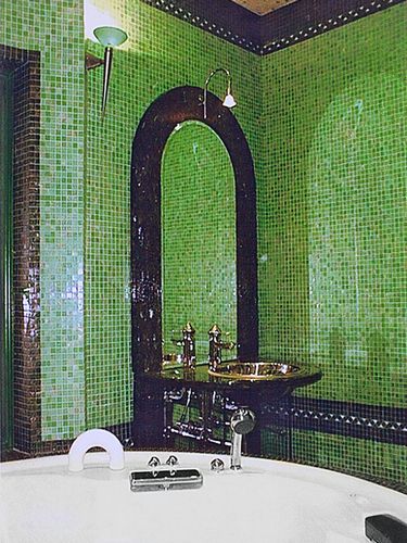 Дизайн плитки в ванной комнате: знакомимся с видами материала и подбираем правильное цветовое решение.