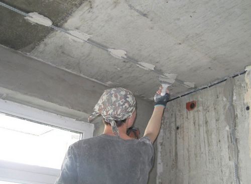 Как оштукатурить потолок: видео-инструкция по монтажу своими руками, особенности оштукатуривания, цена, фото