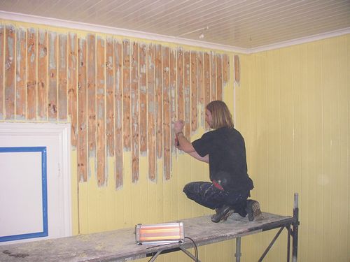 Как снять старую краску со стен: наиболее известные способы