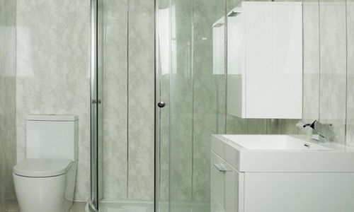 Отделка ванной комнаты пластиковыми панелями: видео-инструкция по монтажу своими руками, фото