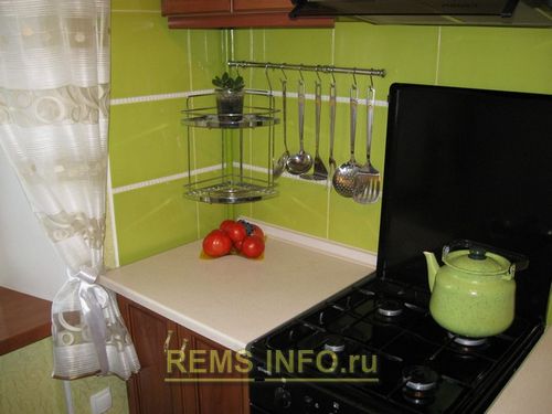 Ремонт малогабаритной кухни: кухня фисташкового цвета фото