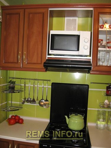 Ремонт малогабаритной кухни: кухня фисташкового цвета фото