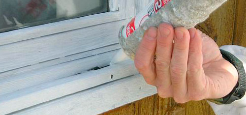 Шпаклевка для оконных рам: как зашпаклевать подоконник и шпаклевать окна своими руками, видео-инструкция, фото и цена