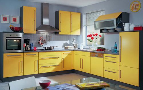 Желтые обои в интерьере: инструкция по применению для стен кухни и других комнат, видео и фото