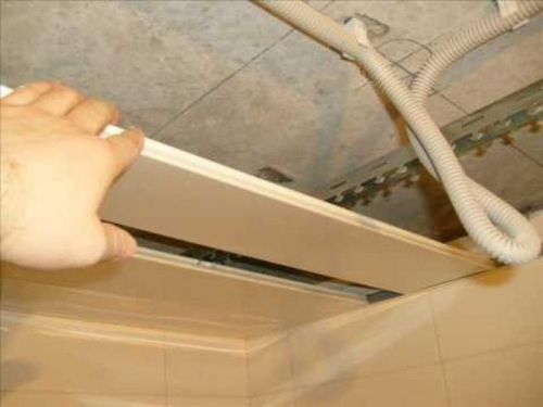 Алюминиевые реечные потолки для ванной (покрытие, монтаж, потолок) Алюминиевые реечные потолки для ванной