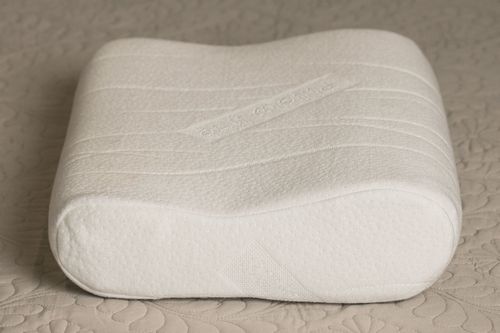 Анатомические подушки (33 фото): аксессуар для сна, детская и взрослая, с эффектом памяти и с наполнителем из микросфер, отзывы