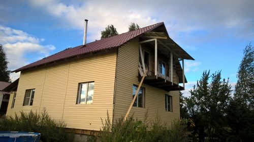 Балкон на крыше дома