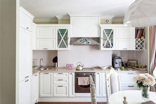Белый фартук белая кухня: фото, черно-белый, для черной, с красным, с фиолетовым, какой, столешница, плитка серого цвета глянцевая, видео (кухня, фартук, цвет) Белый фартук белая кухня: фото, черно-белый, для черной, с красным, с фиолетовым, какой, столешница, плитка серого цвета глянцевая, видео