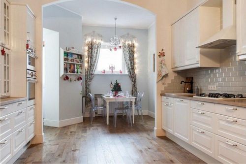 Белый фартук белая кухня: фото, черно-белый, для черной, с красным, с фиолетовым, какой, столешница, плитка серого цвета глянцевая, видео (кухня, фартук, цвет) Белый фартук белая кухня: фото, черно-белый, для черной, с красным, с фиолетовым, какой, столешница, плитка серого цвета глянцевая, видео