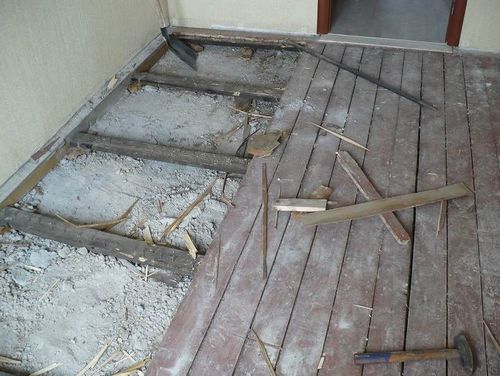Что сначала двери или обои? Что клеить в первую очередь: потолочный плинтус или обои, когда настилать линолеум на пол, после чего натягивают потолки (стен, ремонт) Что сначала двери или обои? Что клеить в первую очередь: потолочный плинтус или обои, когда настилать линолеум на пол, после чего натягивают потолки