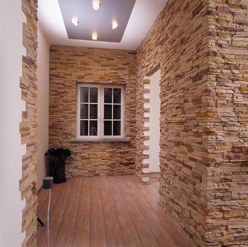 Декоративный камень в коридоре: 15 фото идей