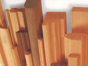 Деревянный потолочный плинтус - свойства и характеристики