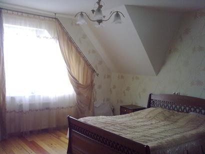 Дизайн потолка в помещении со скошенными потолками, фото дизайна скошенных потолков (потолок, стиль, скосить) Дизайн потолка в помещении со скошенными потолками, фото дизайна скошенных потолков