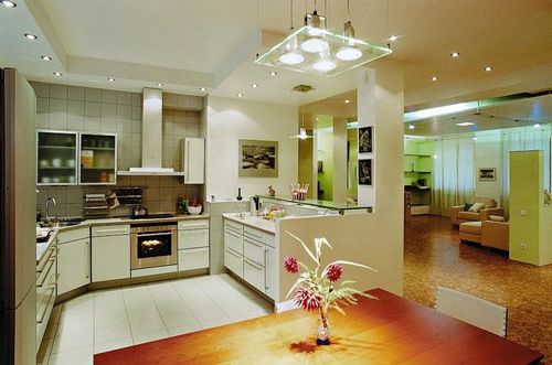 Дизайн потолков на кухне: натяжные и подвесные, низкие и высокие. Фото 
