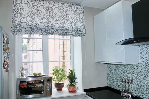 Дизайн занавесок на кухню: рулонные, римские шторы (фото и видео)