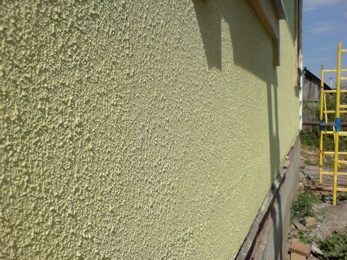 Фасадная краска по штукатурке для наружных работ: расход на 1 м2, силиконовая и водоэмульсионная продукция для фасада и внутренних работ