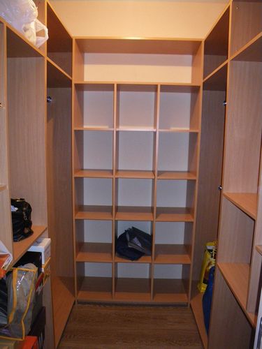 Гардеробная из кладовки (74 фото): варианты как сделать маленькой комнаты кладовой в панельном доме гардероб
