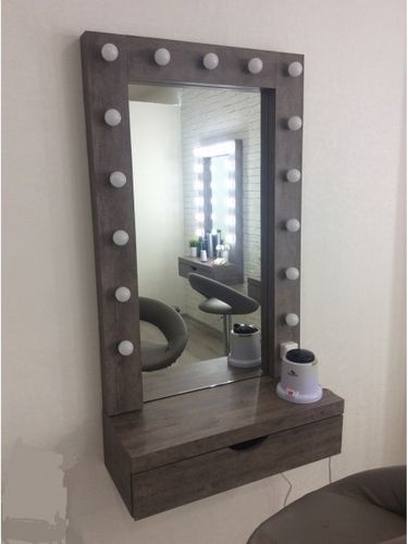 Гримерные столики с зеркалом и подсветкой (46 фото): зеркальный туалетный стол для макияжа, мебель для визажа с лампочками