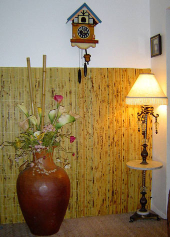 Интерьер кухни: обои бамбуковые в оформлении современного стиля