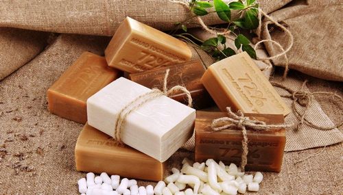 Из чего делают мыло: состав дегтярного и хоз, раньше натуральное, что нужно для мыловарения и ингредиенты