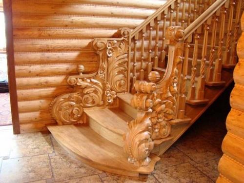 Элементы лестницы из дерева: комплектующие и деревянные изделия, шары и материалы для плинтуса, крепеж заглушек
