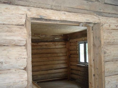 Как делается окосячка дверных проемов в деревянном доме