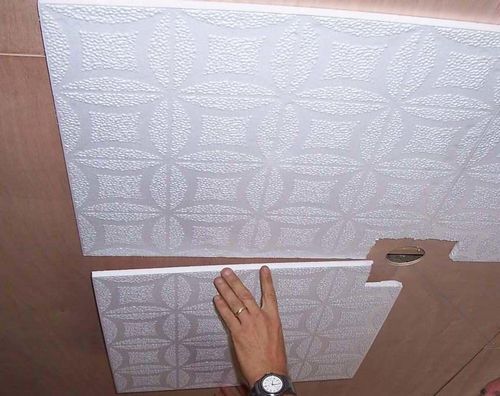 Как клеить плитку на потолок: по диагонали, на неровный, обклеенные, варианты отделки, оклейка, выложить правильно, делать укладку или нет