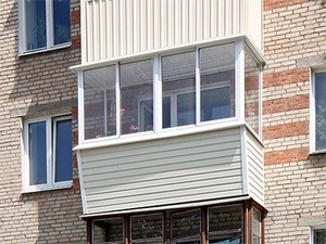 Как обшить балкон сайдингом: инструкция по монтажу и отделке своими руками снаружи,  виниловый, фото, видео