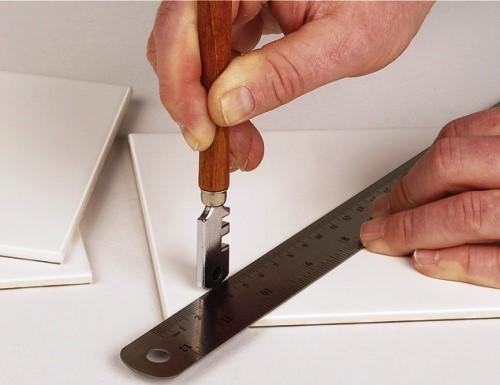 Как отрезать плитку: резка керамической напольной, стеклорез в домашних условиях, половой пол разрезать