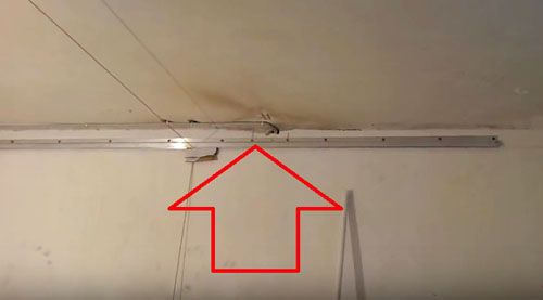 Как повесить люстру на натяжной потолок: видео и фото инструкции