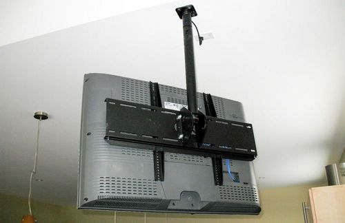 Как прикрепить телевизор к потолку?