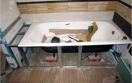 Как сделать функциональный экран под ванной: схемы с полками