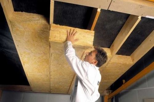 Как утеплить потолок на веранде изнутри правильно?