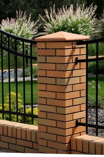 Колпаки на забор: полимерно-песчаные заглушки на столбы ограждений из кирпича, бетонные крышки для кирпичных конструкций