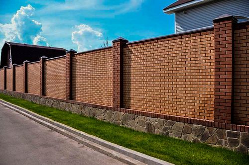 Колпаки на забор: полимерно-песчаные заглушки на столбы ограждений из кирпича, бетонные крышки для кирпичных конструкций (столб, колпак, форма) Колпаки на забор: полимерно-песчаные заглушки на столбы ограждений из кирпича, бетонные крышки для кирпичных конструкций